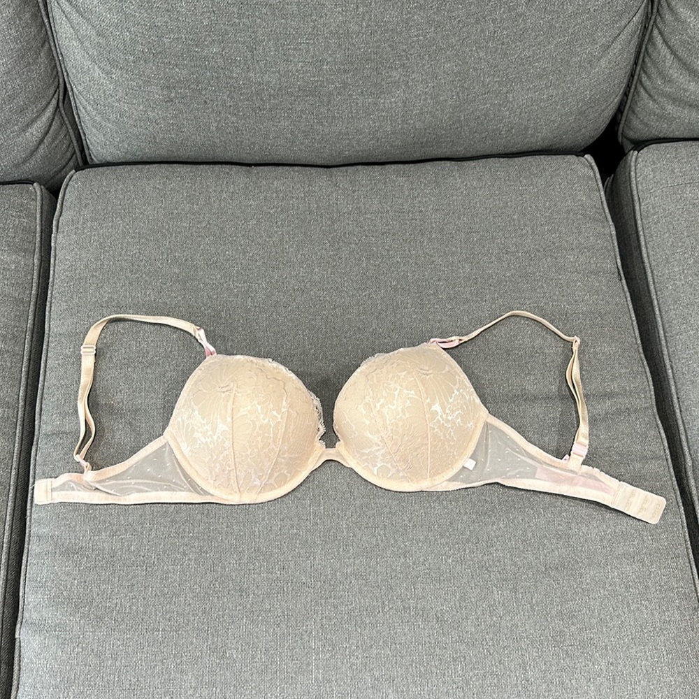 Victoria’s Secret Lace Push-Up bra 34D